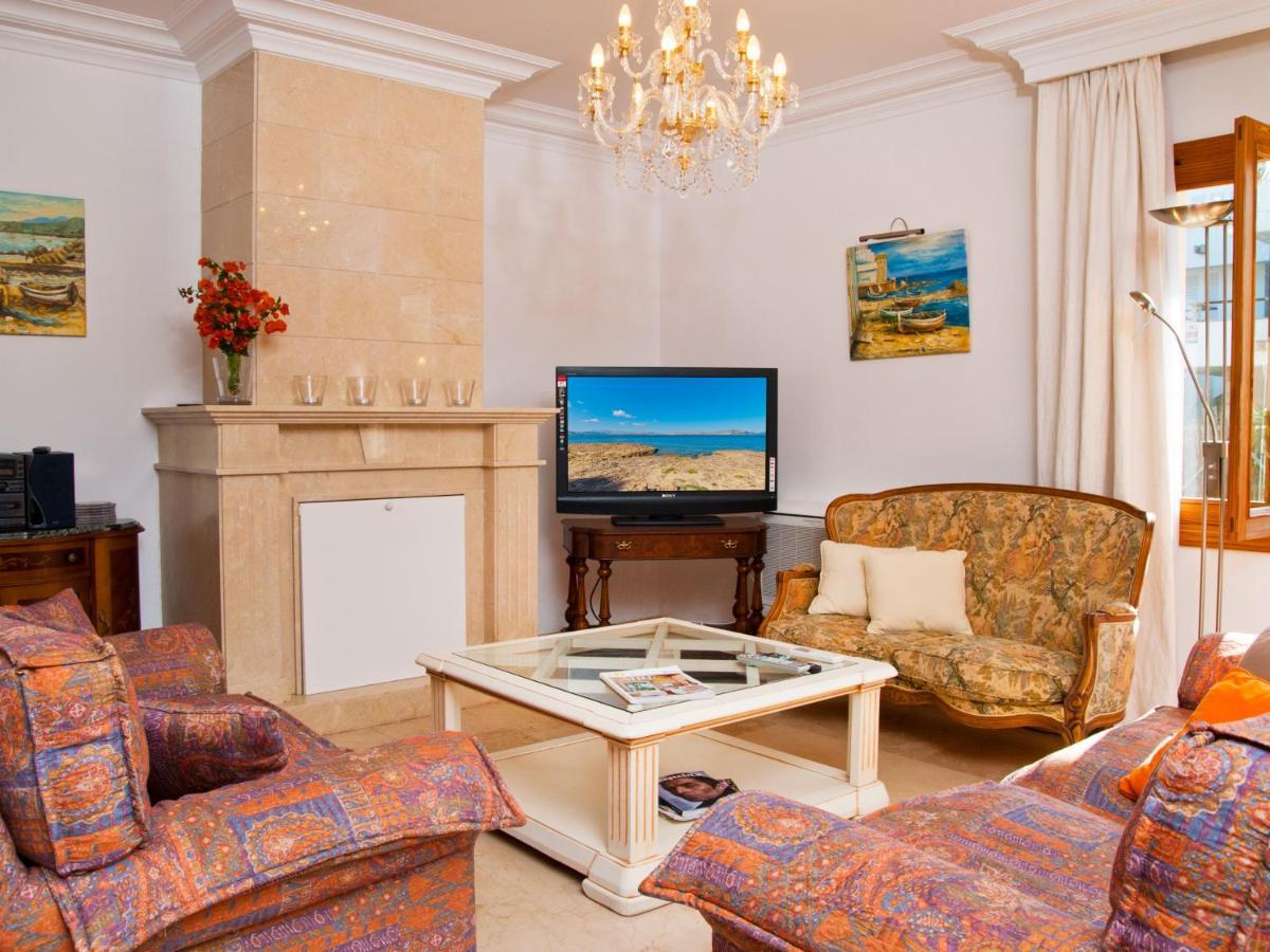 אלקודיה Villa Tita De Manresa, Con Jardines Y Vista Mar מראה חיצוני תמונה