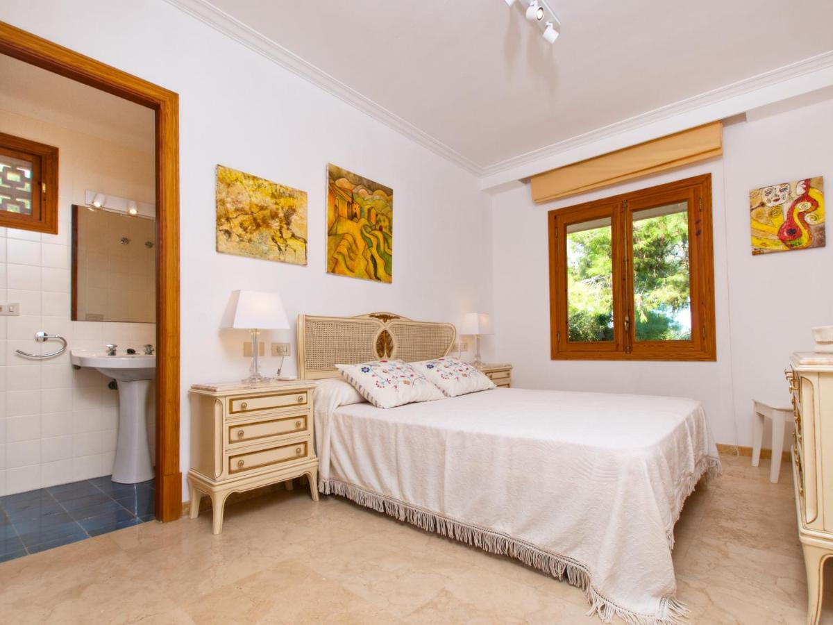 אלקודיה Villa Tita De Manresa, Con Jardines Y Vista Mar מראה חיצוני תמונה