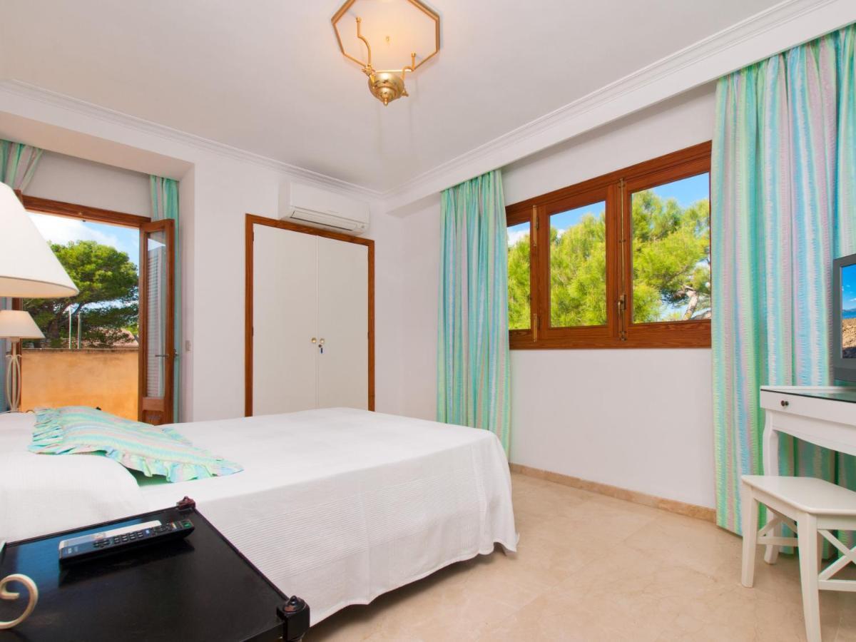 אלקודיה Villa Tita De Manresa, Con Jardines Y Vista Mar מראה חיצוני תמונה