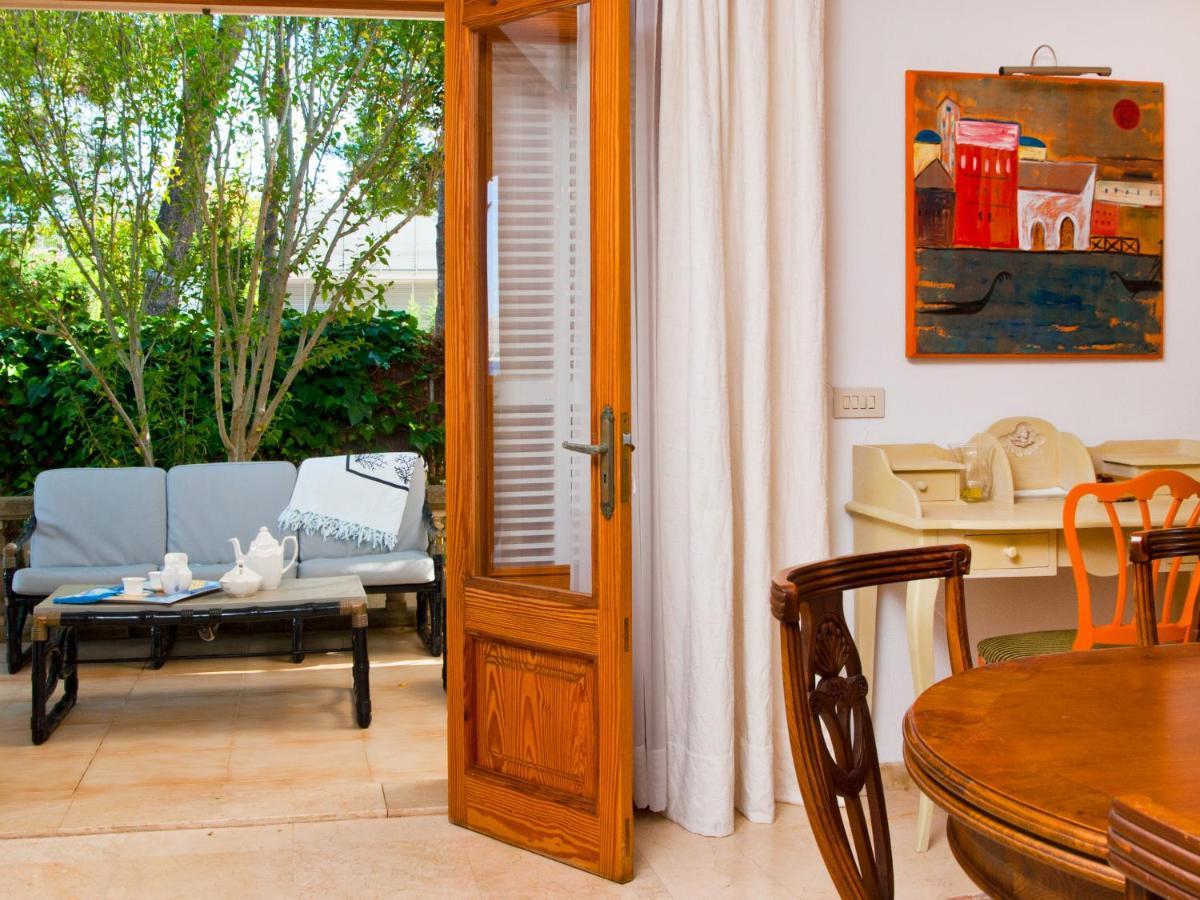 אלקודיה Villa Tita De Manresa, Con Jardines Y Vista Mar מראה חיצוני תמונה